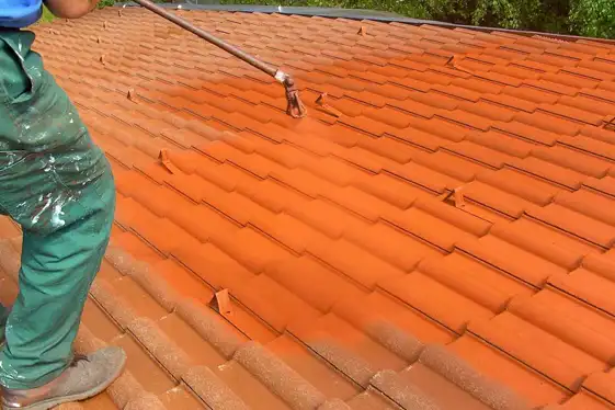 Hydrofuge teinté terracotta sur toiture